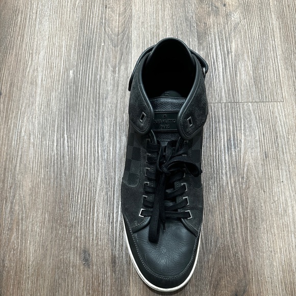 Louis Vuitton Men’s sneaker just the right shoe - Picture 1 of 7
